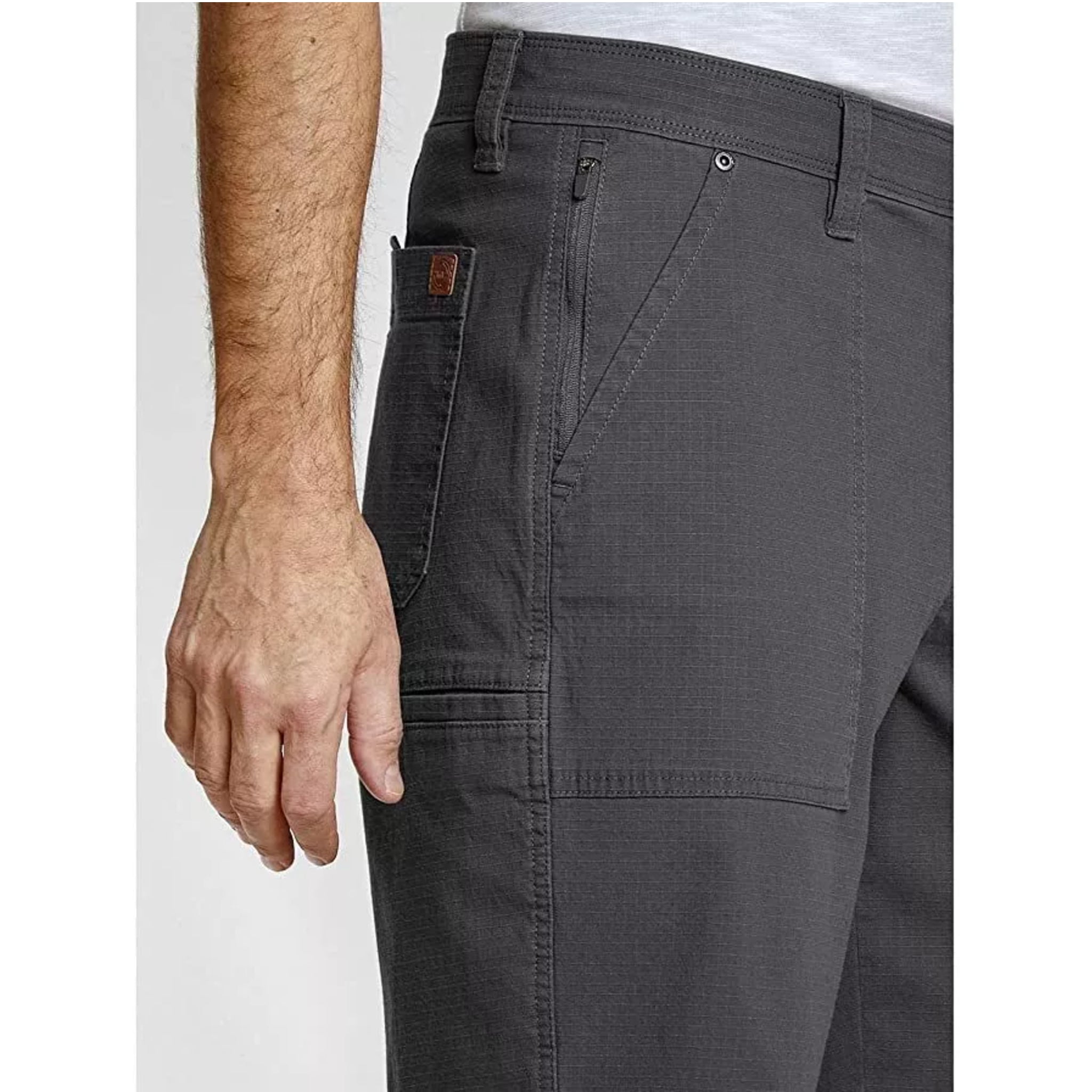 Men's weatherproof cargo-style shorts with 6-pocket design, lightweight breathable stretch fabric, straight cut, and ultra comfort fit – perfect for outdoor and casual wear.